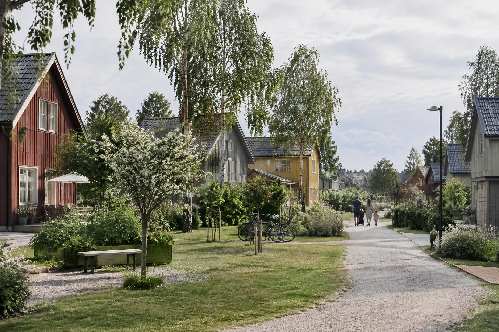 Ett grönt bostadskvarter med trähus i Morgongåva